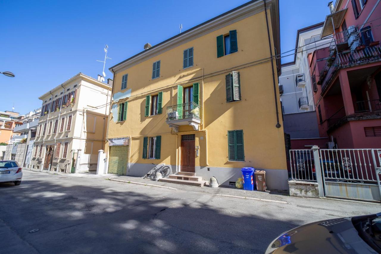 Armadillo House - Elegante Casa Vacanza A Parma Kültér fotó